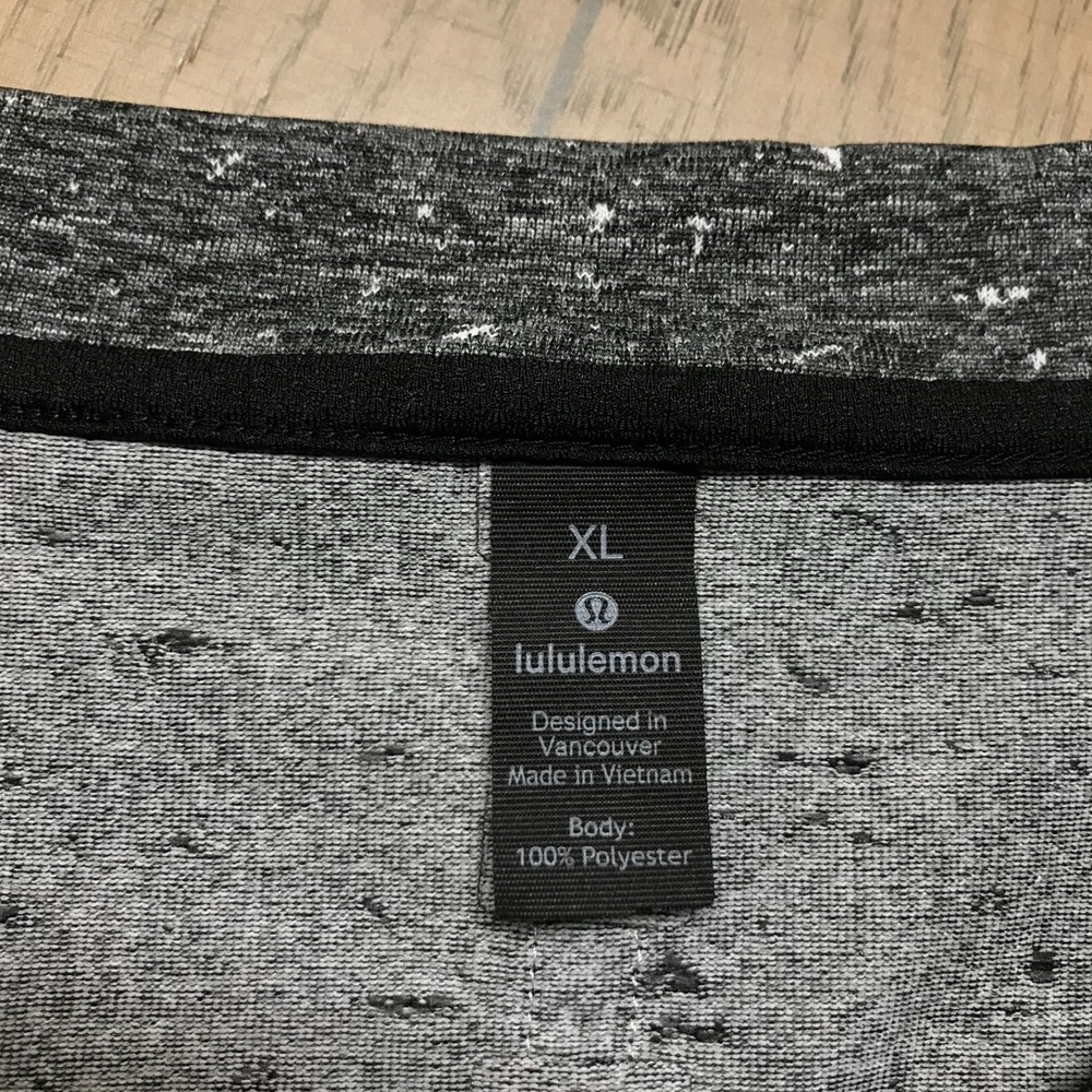 Lululemon Tee Top Mens XL Black Short Sleeve Shirt Gym Run Workout Fresh Form - Picture 3 of 10